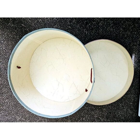 Two round Vintage Tri-Coastal Design boxes - Picture 5 of 8